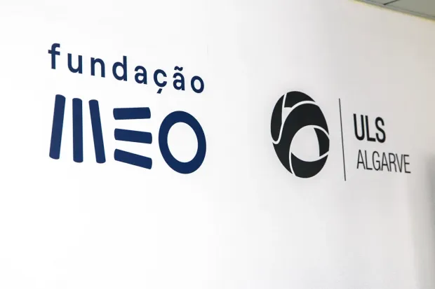 Espaço com Sentido Faro - logotipos ULS e Fundação MEO